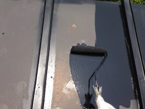 トタン屋根　錆び止め塗り